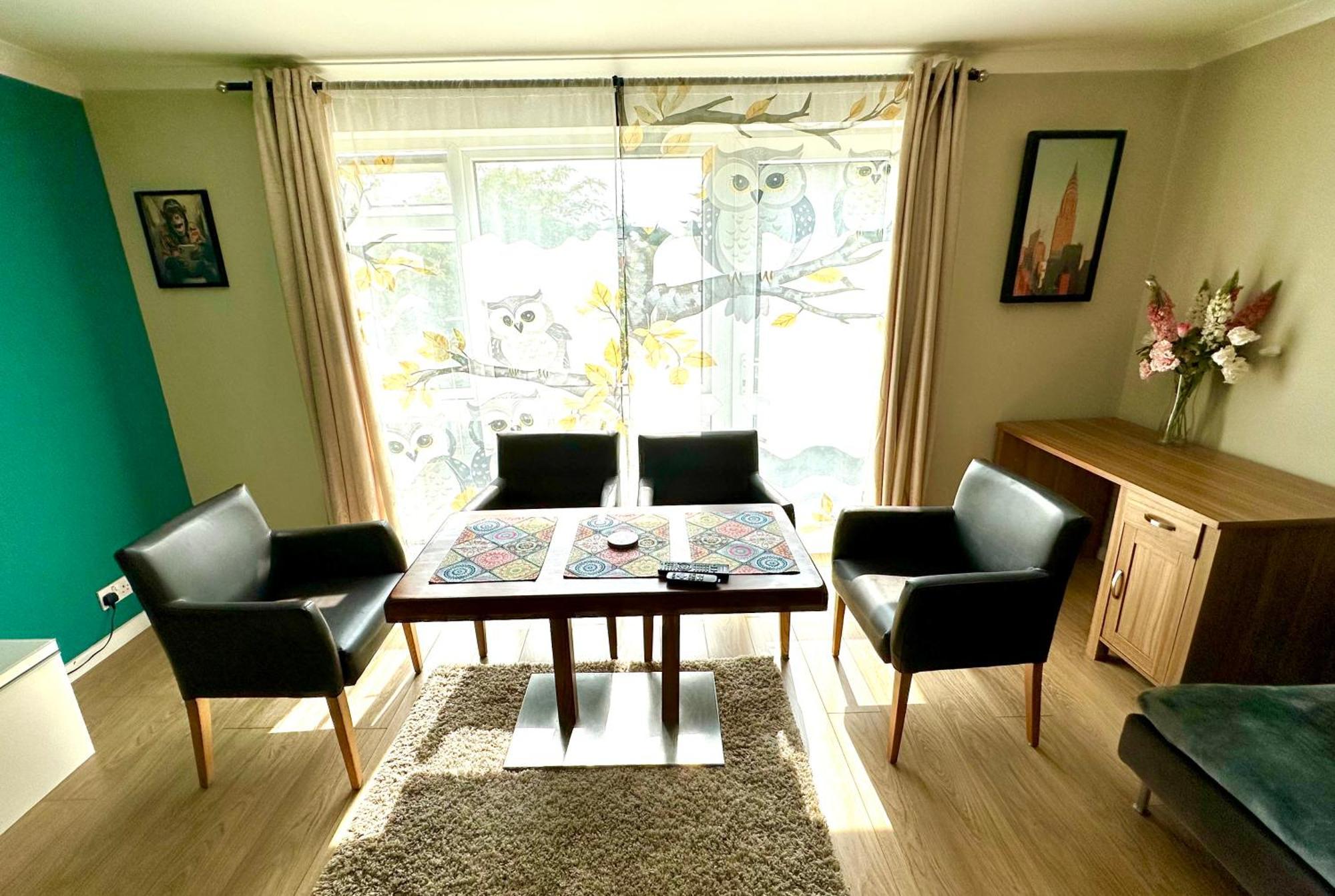 Heart Of Windsor Apartment Екстериор снимка